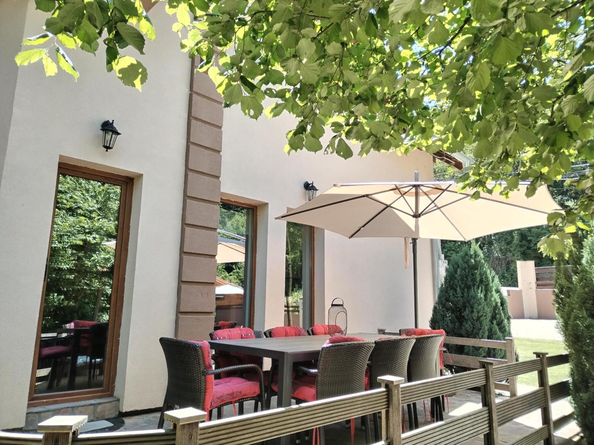 Lodge Zeleni Svet Crni Vrh Bilik gambar